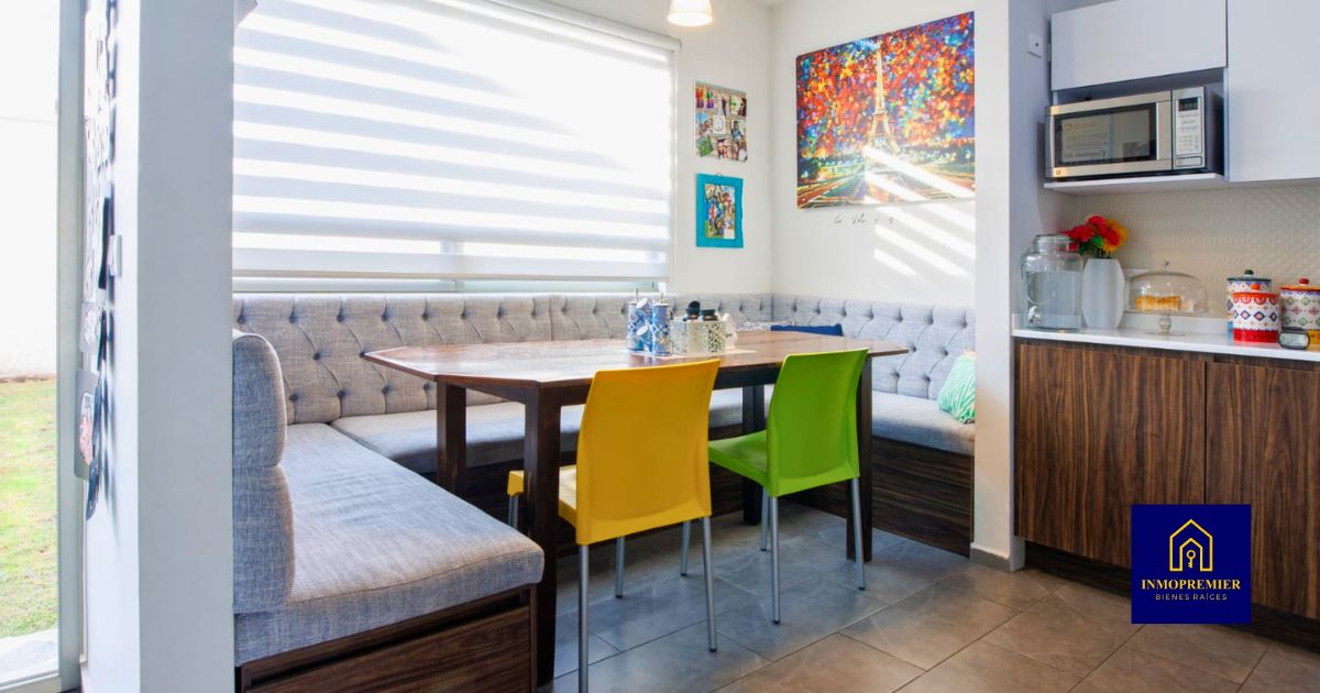 Casa en venta en Altozano Morelia, Fraccionamiento Esmeralda, área de antecomedor junto a cocina.