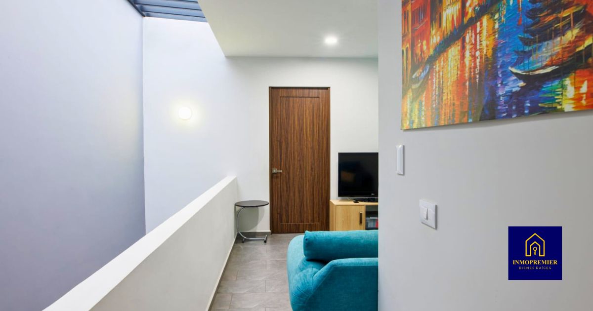 Casa en venta en Altozano Morelia, Fraccionamiento Esmeralda, estancia familiar en planta alta.