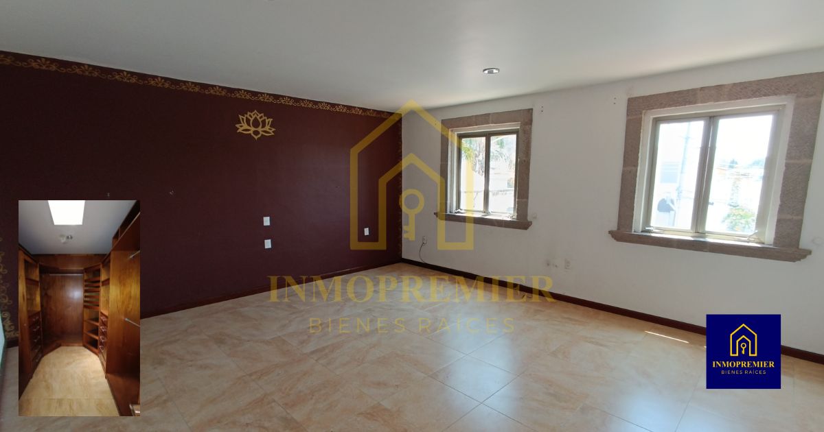 Recámara secundaria de casa en venta en Prados del Campestre Morelia con baño completo y vestidor independiente dentro de residencia de lujo